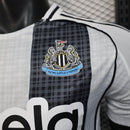 Camisa do Newcastle United I 25/26 JOGADOR Preta e Branca