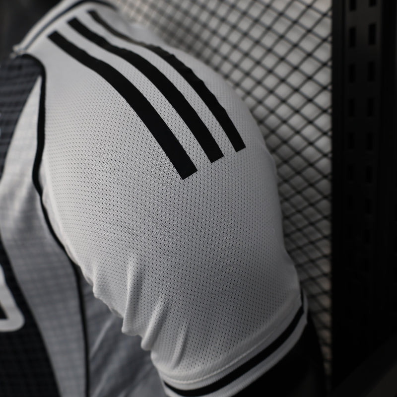 Camisa do Newcastle United I 25/26 JOGADOR Preta e Branca