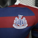 Camisa do Newcastle United II 24/25 JOGADOR Azul e Vermelho