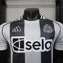 Camisa do Newcastle United I 25/26 JOGADOR Preta e Branca